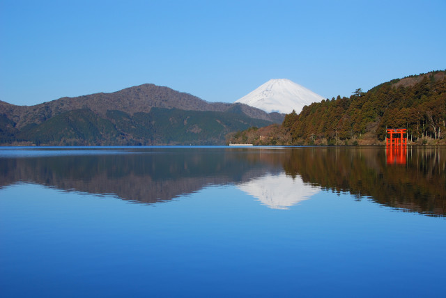 芦ノ湖と富士山（鳥居）４